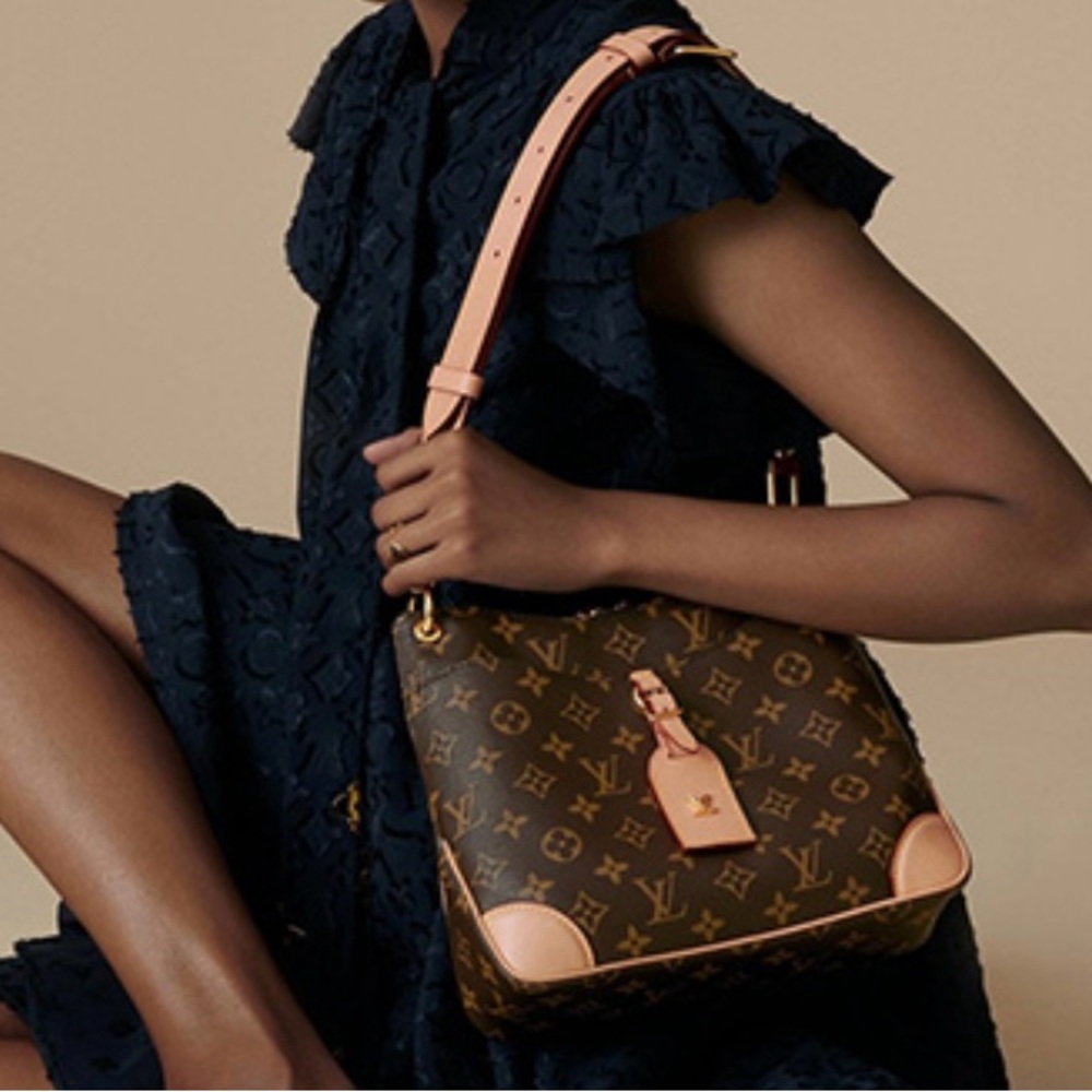 Authentic Louis Vuitton close body bag